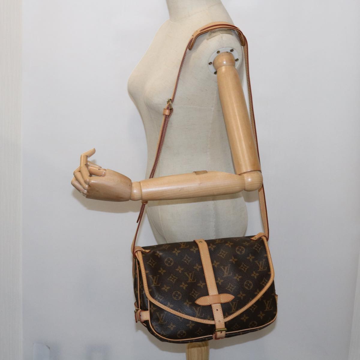 Louis Vuitton Saumur