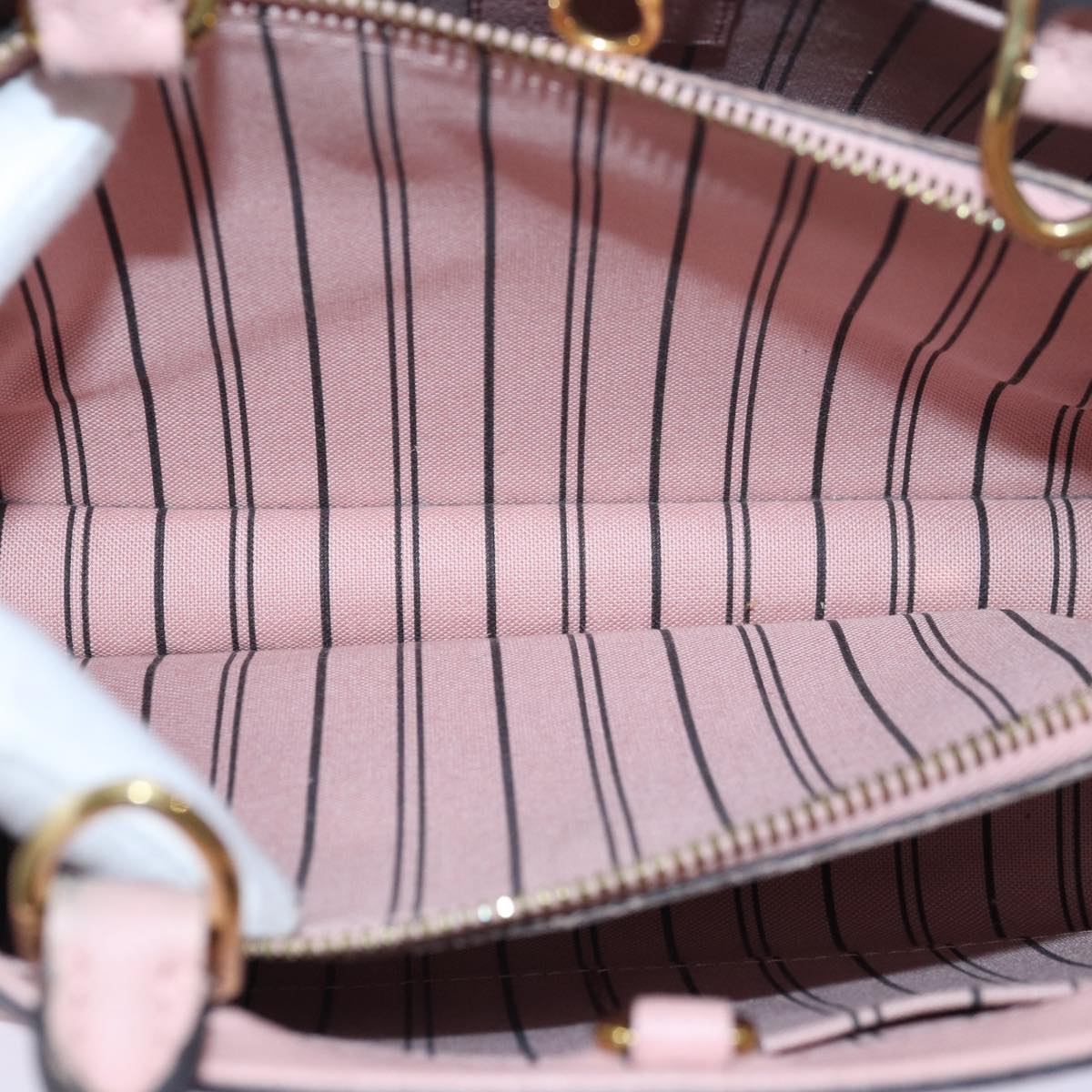 Louis Vuitton Montaigne