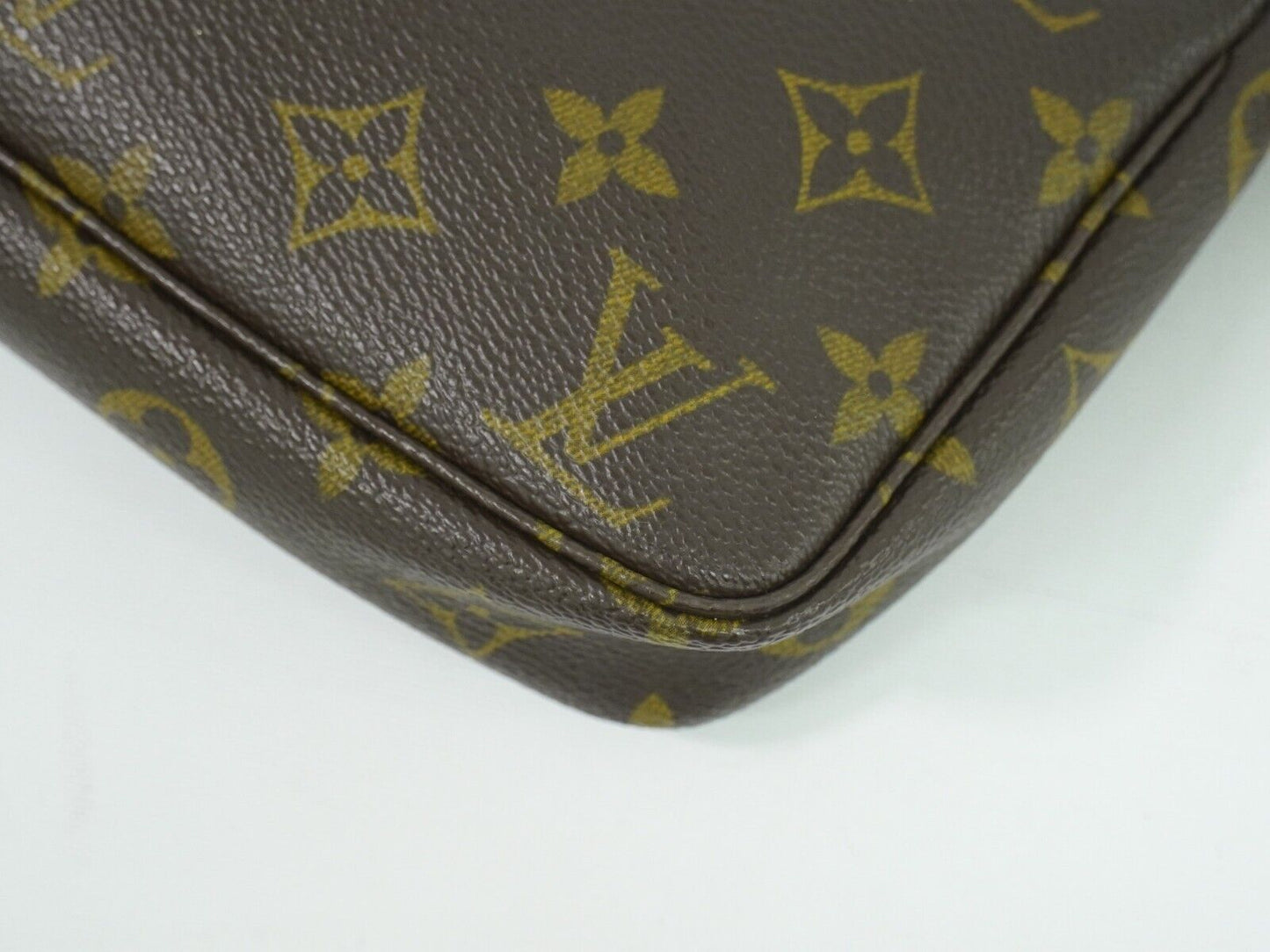 Louis Vuitton Pochette Accessoire