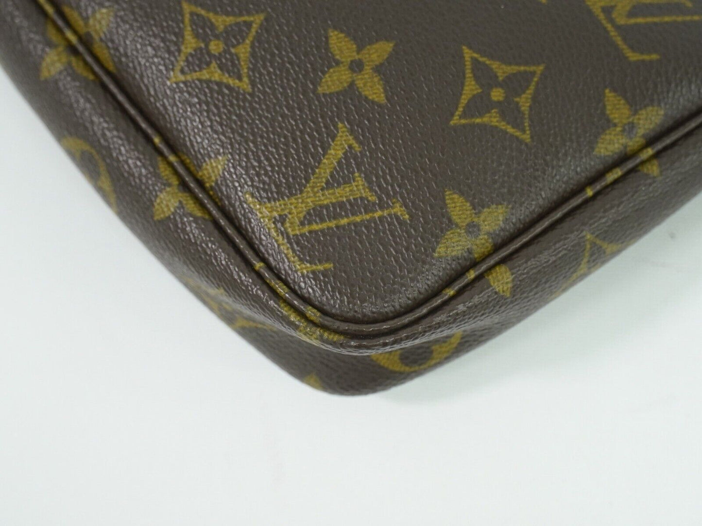 Louis Vuitton Pochette Accessoire