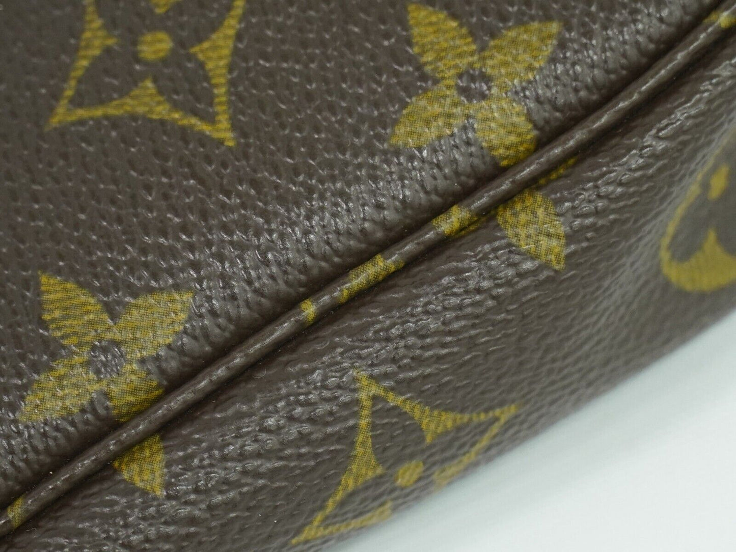 Louis Vuitton Pochette Accessoire