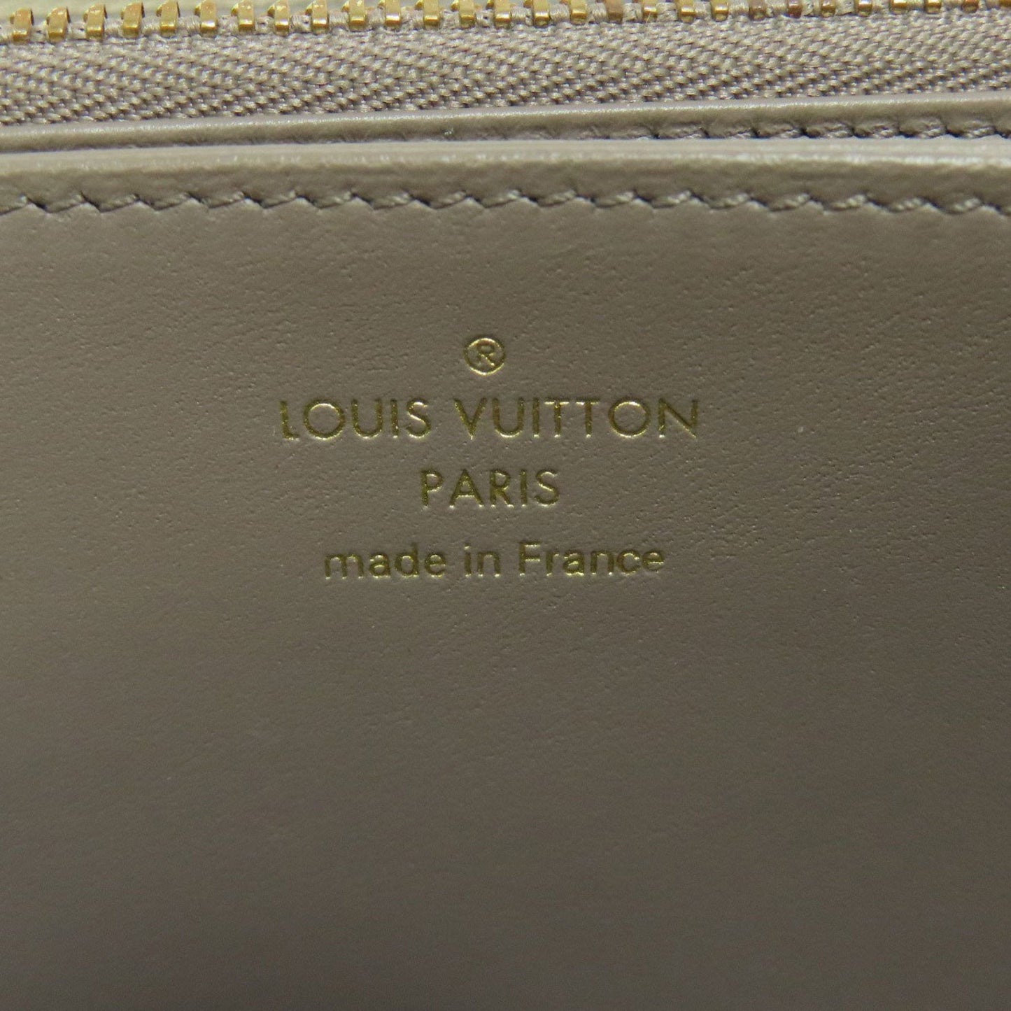 Louis Vuitton Zippy wallet