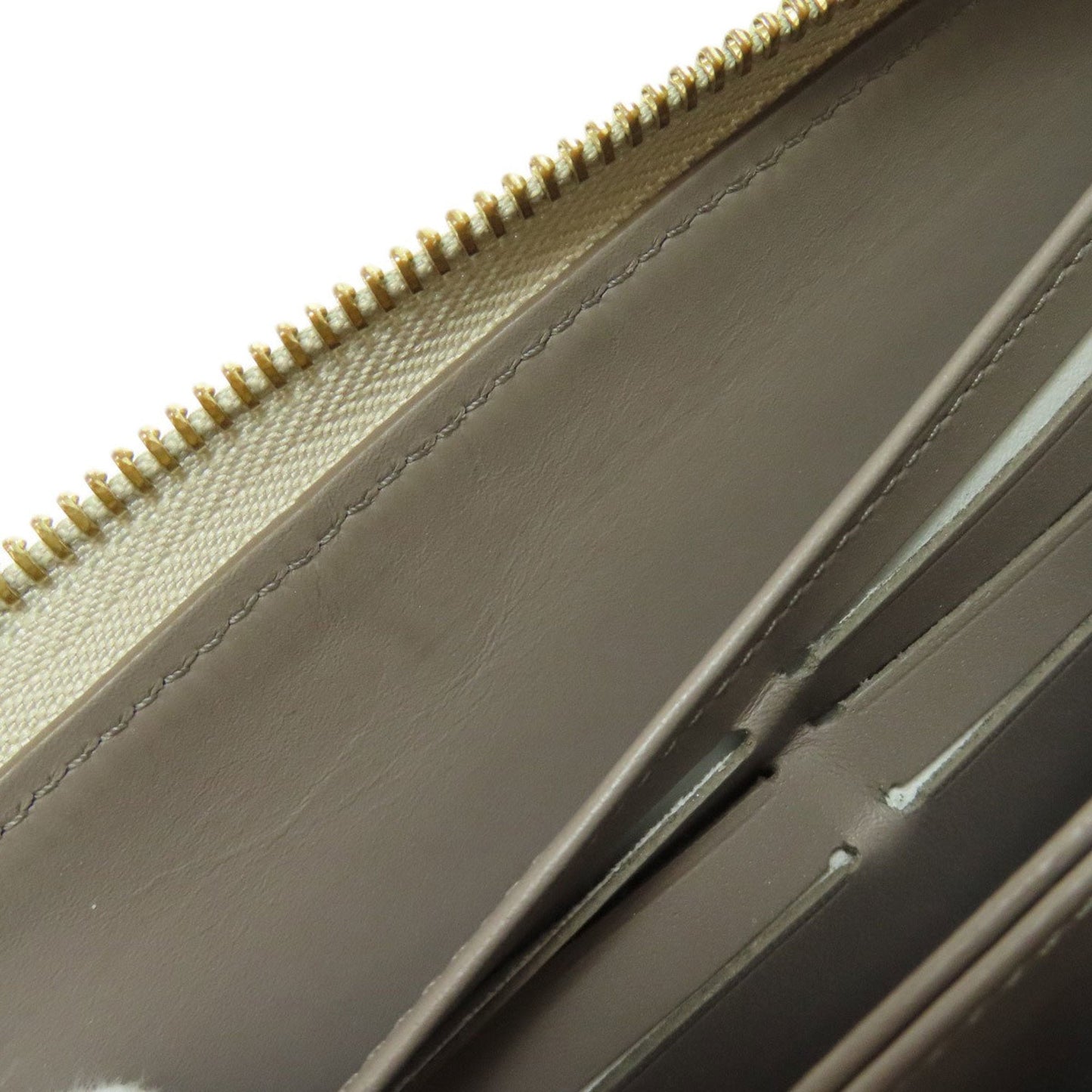 Louis Vuitton Zippy wallet
