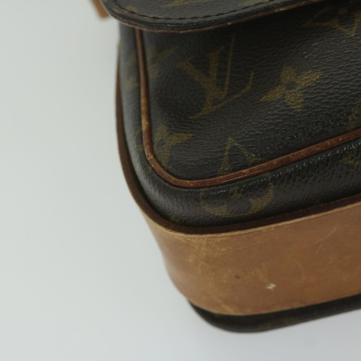 Louis Vuitton Cartouchiere