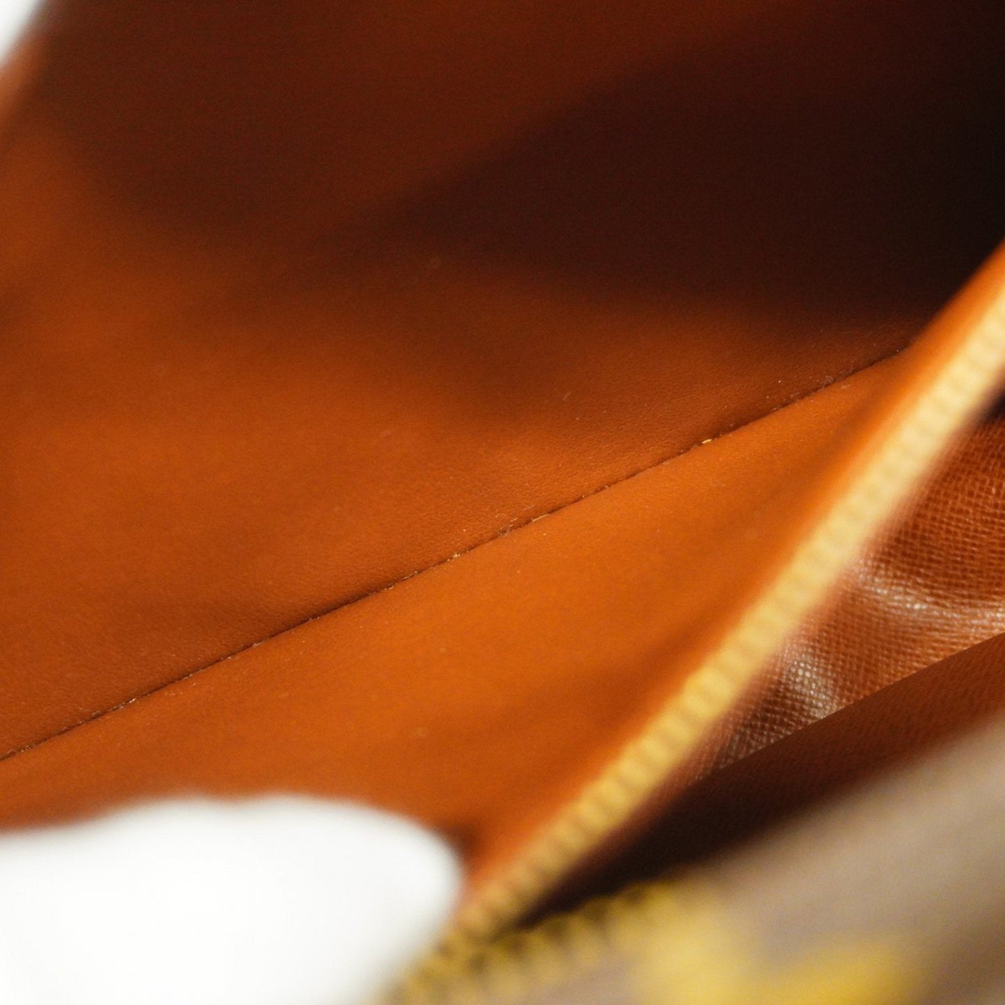 Louis Vuitton Jeune fille