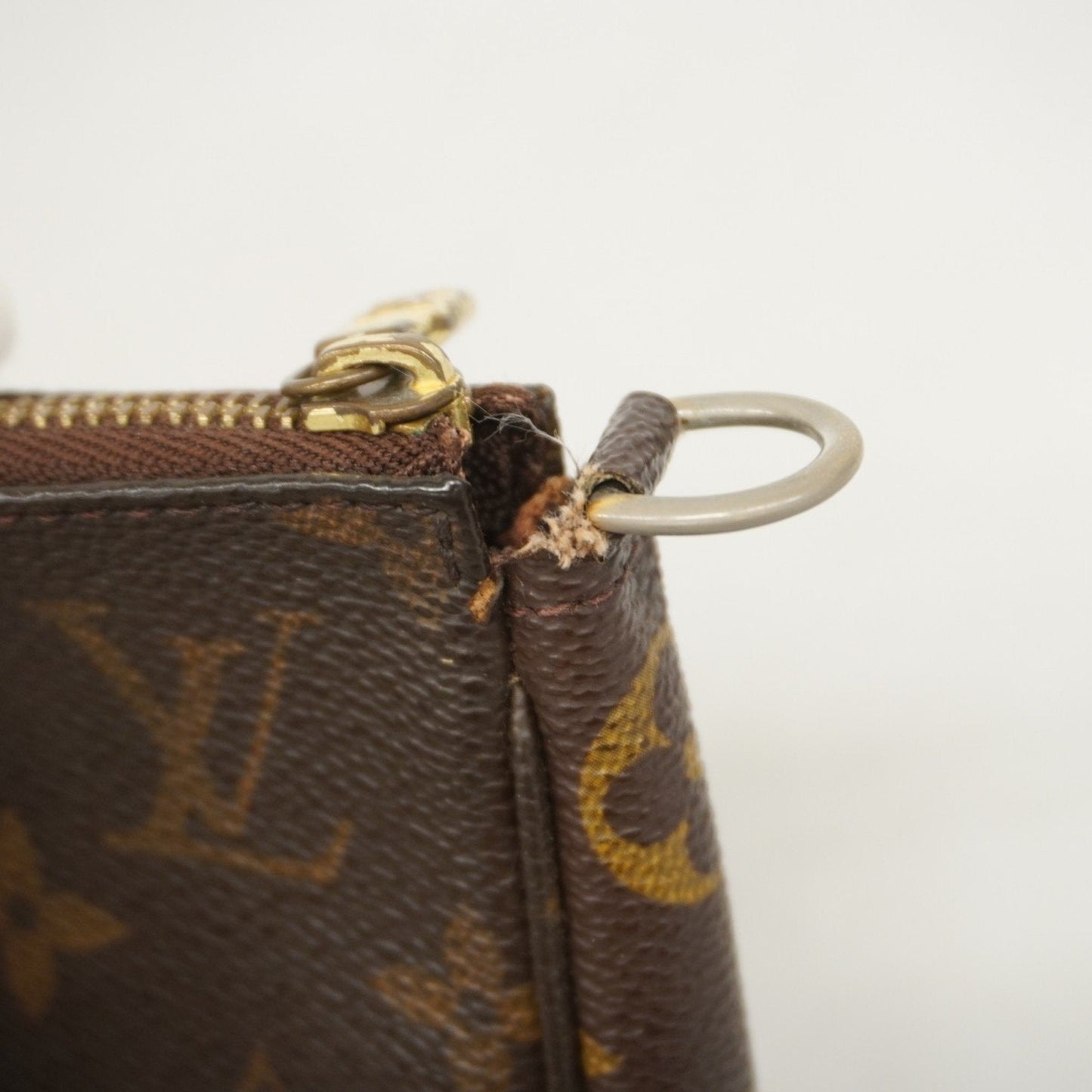Louis Vuitton Pochette Accessoire