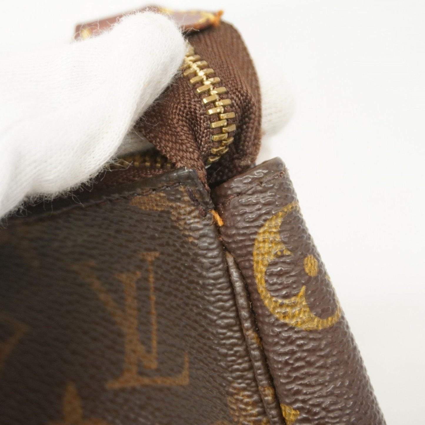 Louis Vuitton Pochette Accessoire