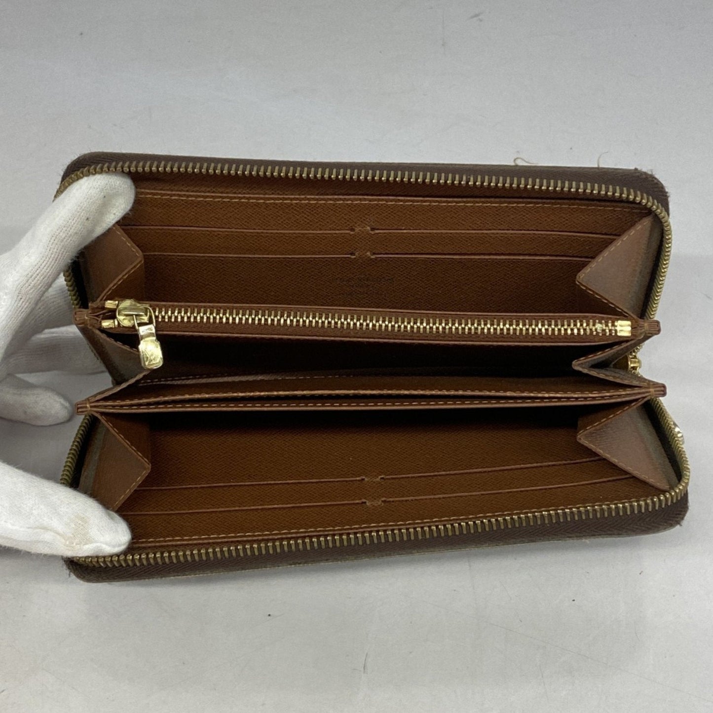 Louis Vuitton Zippy wallet