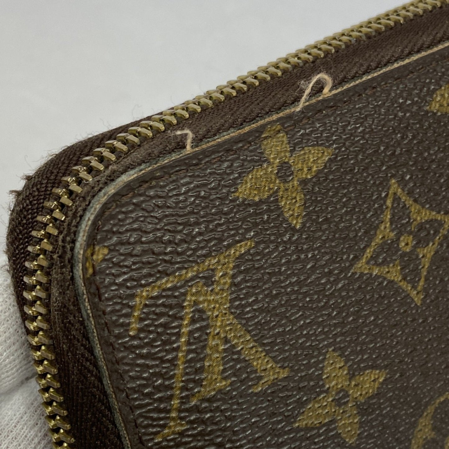 Louis Vuitton Zippy wallet
