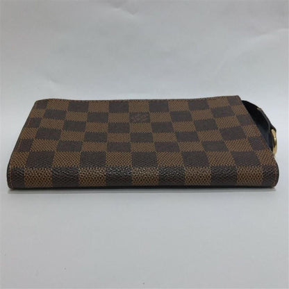 Louis Vuitton Marais