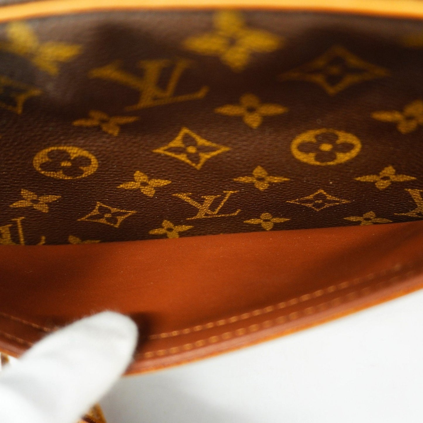 Louis Vuitton Jeune fille