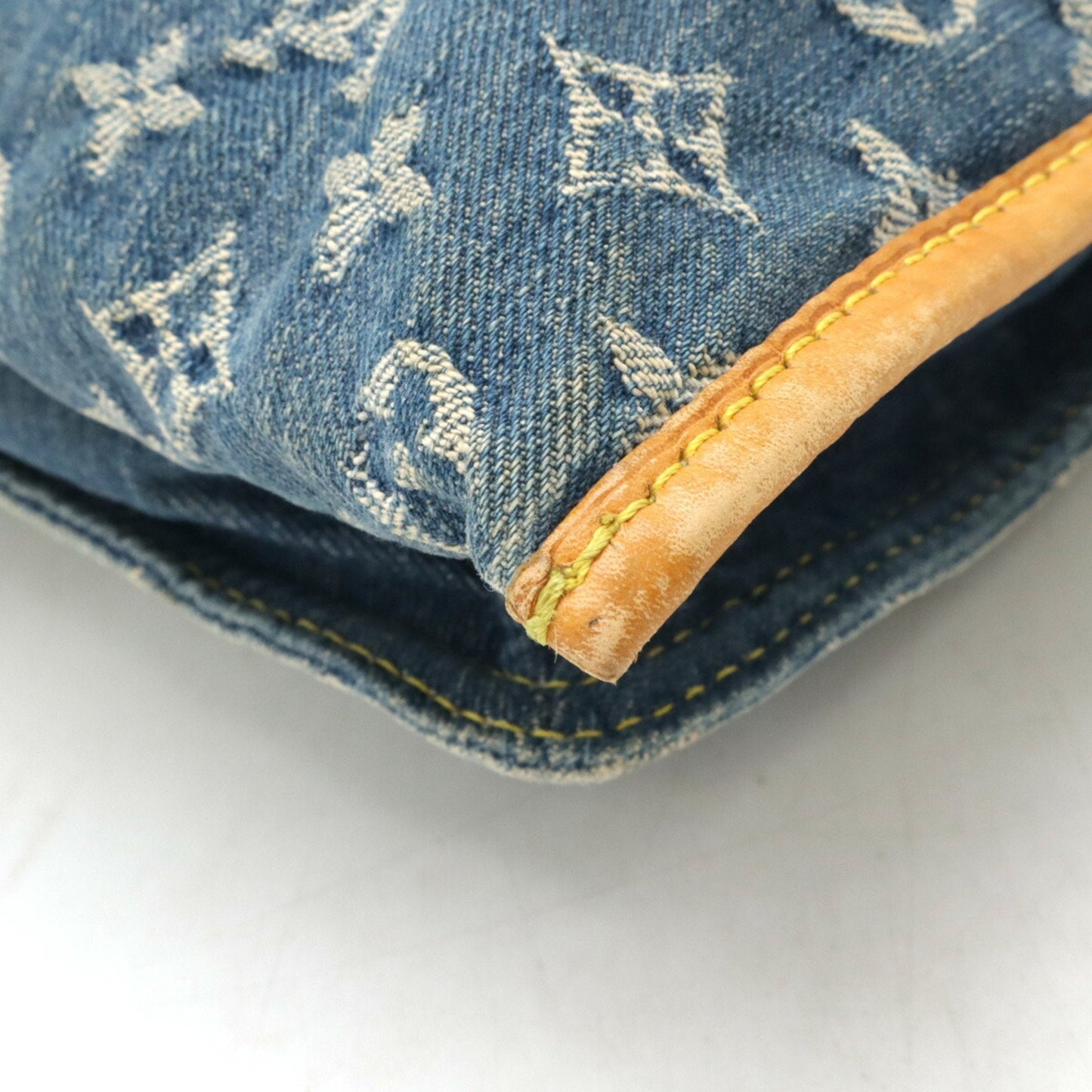 Louis Vuitton Flat Vertical