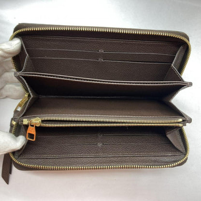 Louis Vuitton Zippy wallet