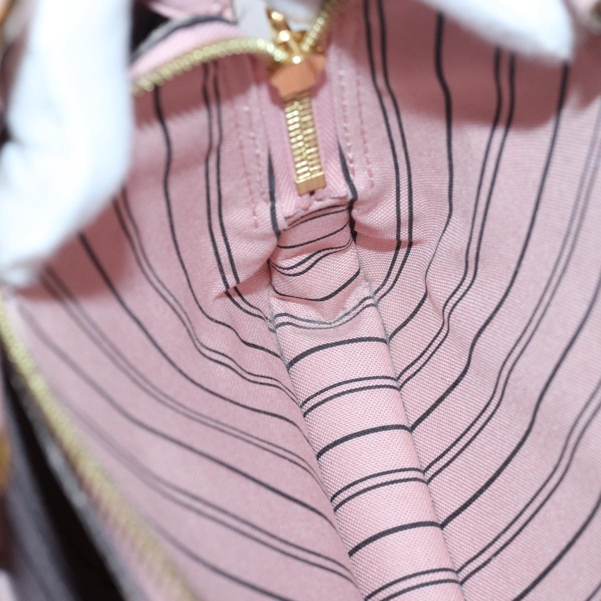 Louis Vuitton Montaigne