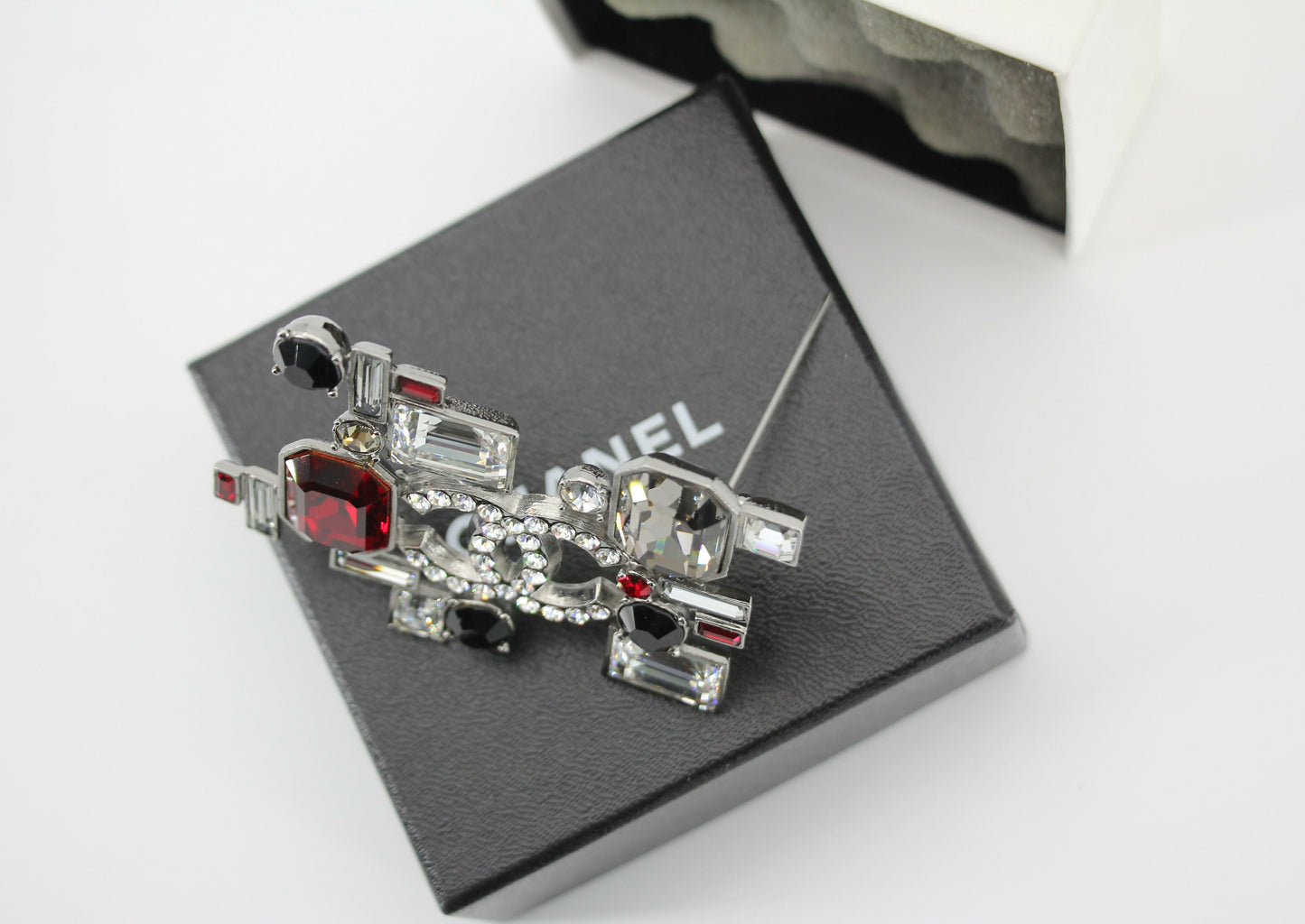 Chanel Vintage 05P Rhinestone Geometric Black And Red Silver Tone Brooch