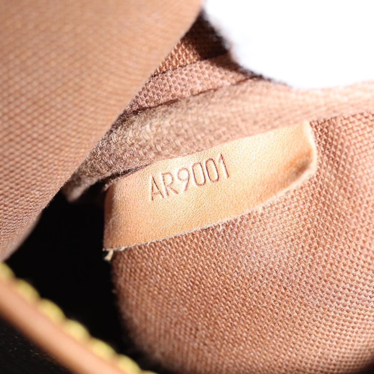 Louis Vuitton Saumur 30