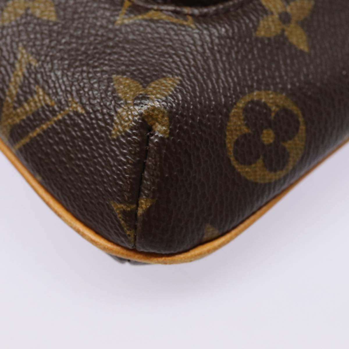 Louis Vuitton Partition