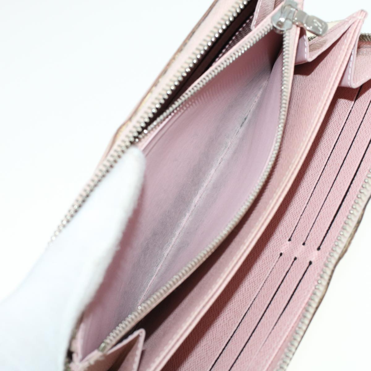 Louis Vuitton Zippy wallet