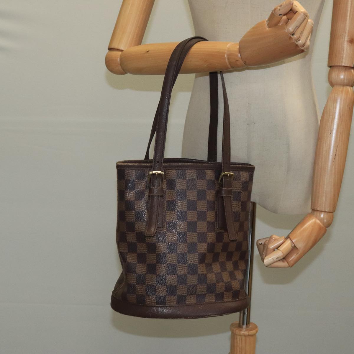 Louis Vuitton Marais