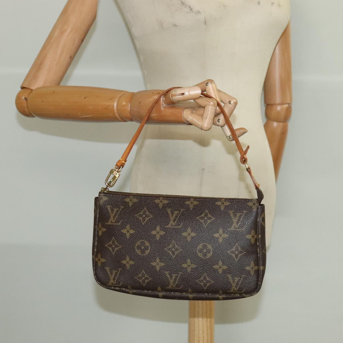 Louis Vuitton Pochette Accessoire