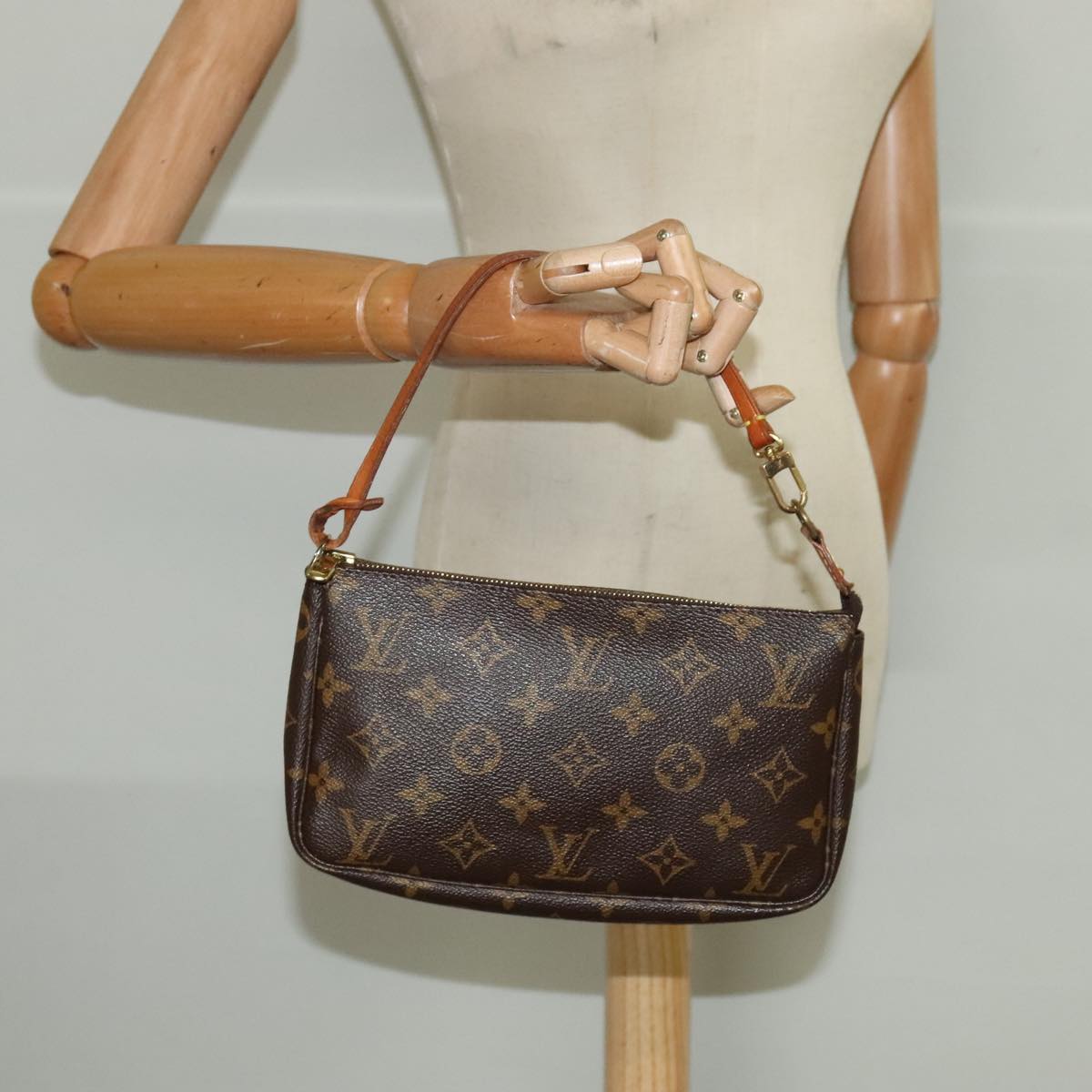 Louis Vuitton Pochette Accessoire