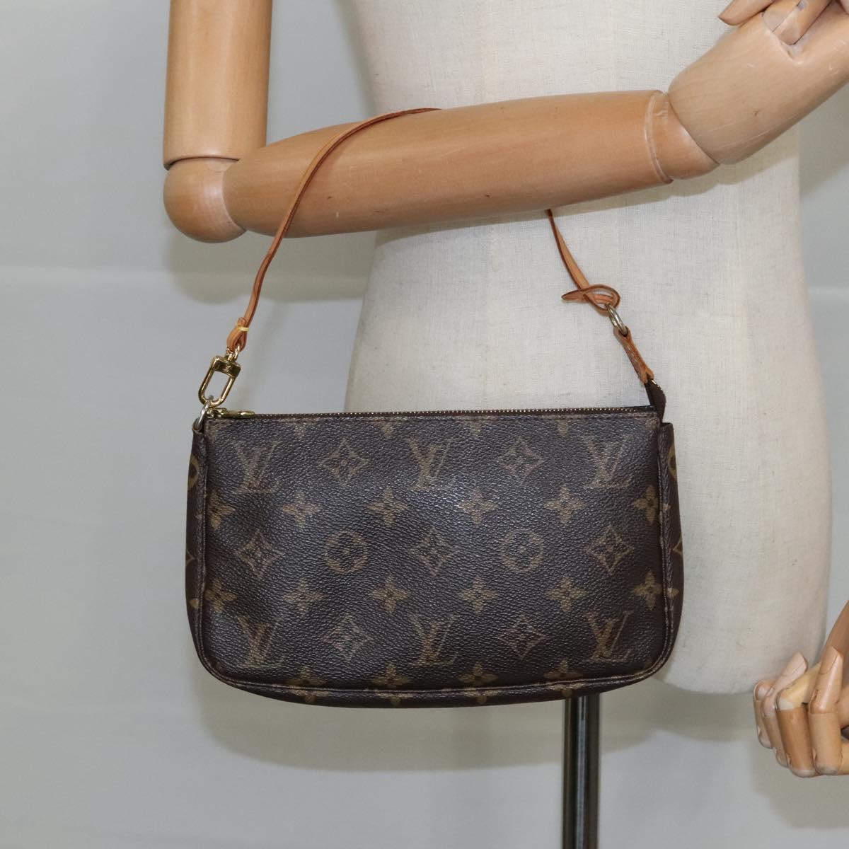 Louis Vuitton Pochette Accessoire