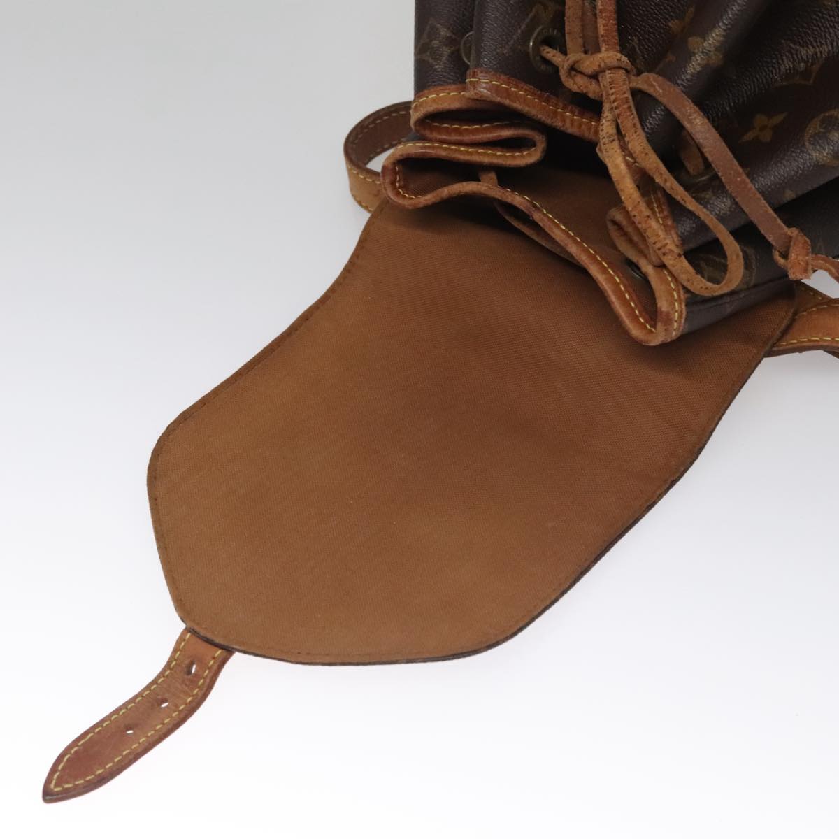 Louis Vuitton Montsouris MM