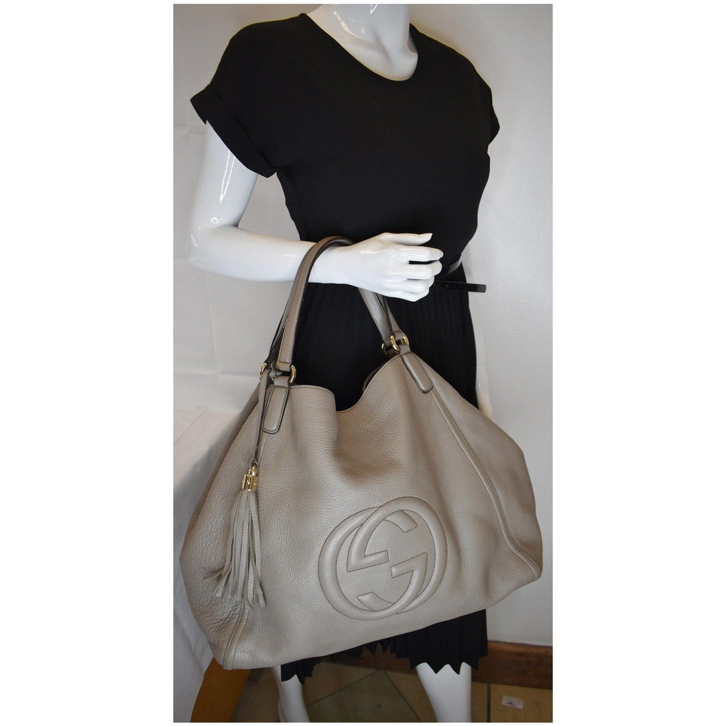 GUCCI Soho Top Handle Pebbled Leather Tote Bag Taupe 282308