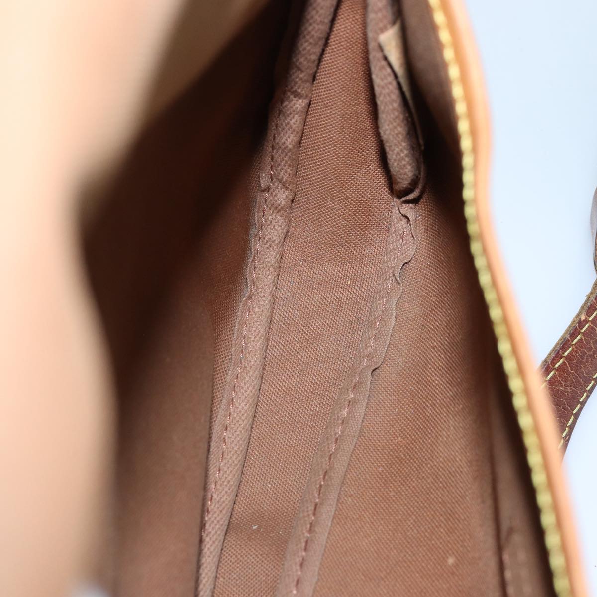 Louis Vuitton Saumur 30
