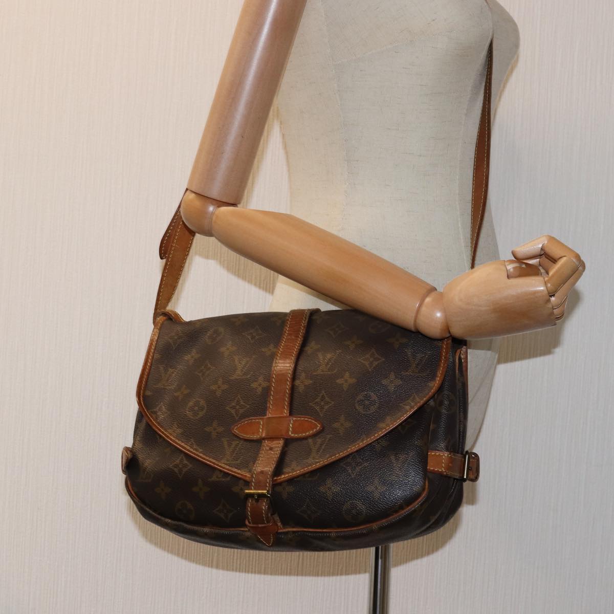 Louis Vuitton Saumur 30