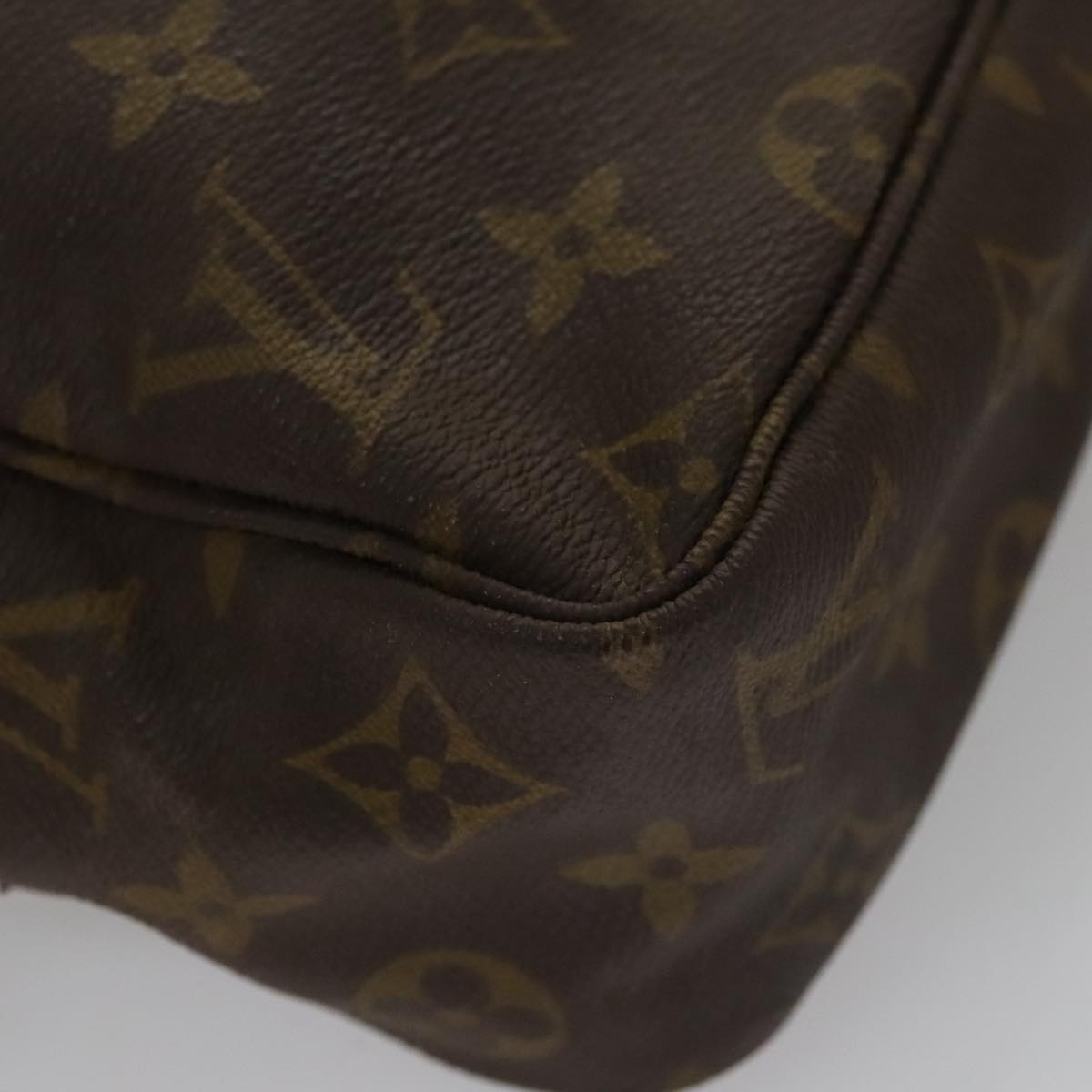 Louis Vuitton Trousse Toilette 28