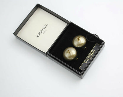 Chanel Vintage 1989 Imitation Pearl Gray Gold Brown Mixed Colour Round Clip-on Earrings