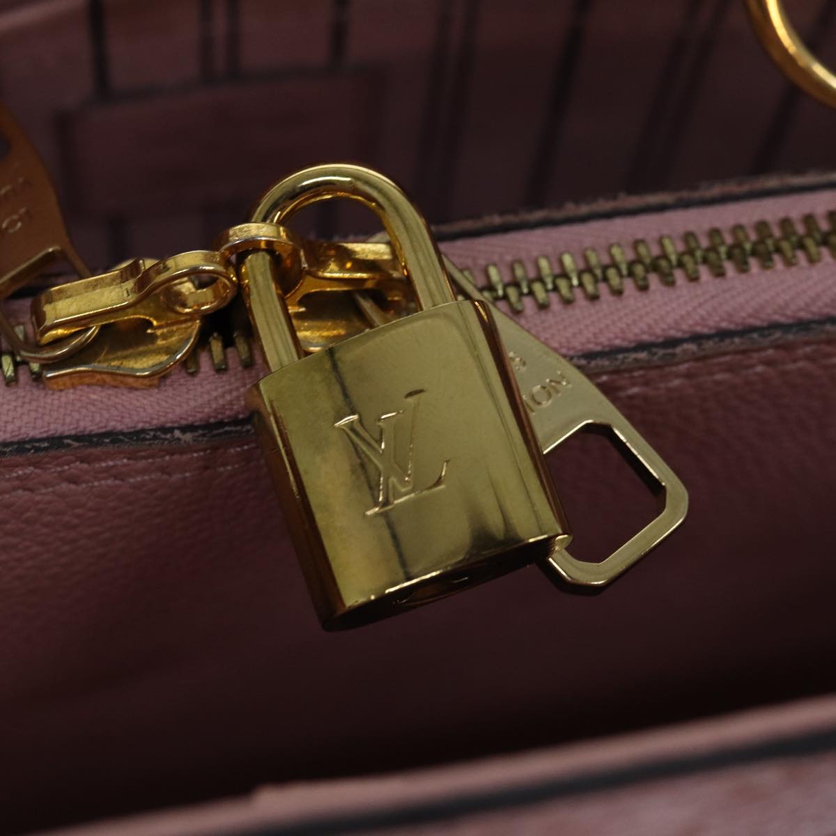 Louis Vuitton Montaigne