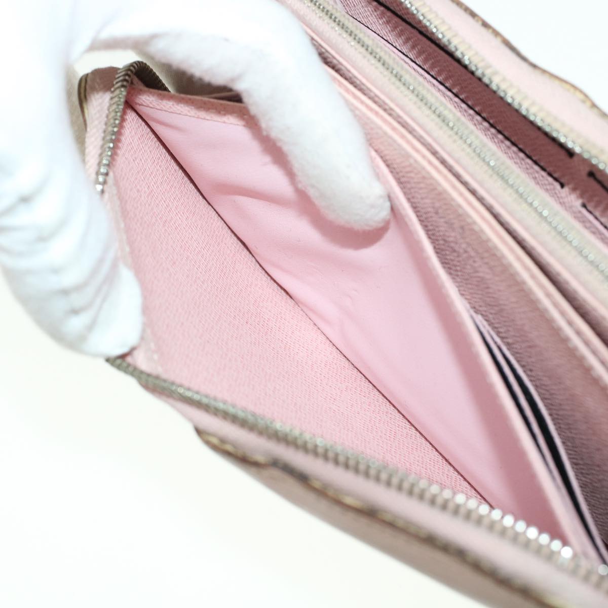 Louis Vuitton Zippy wallet