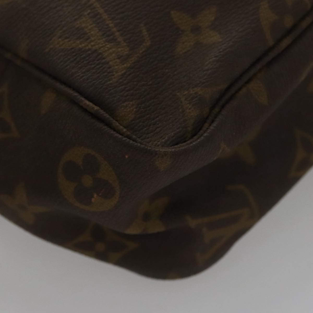 Louis Vuitton Trousse Toilette 28