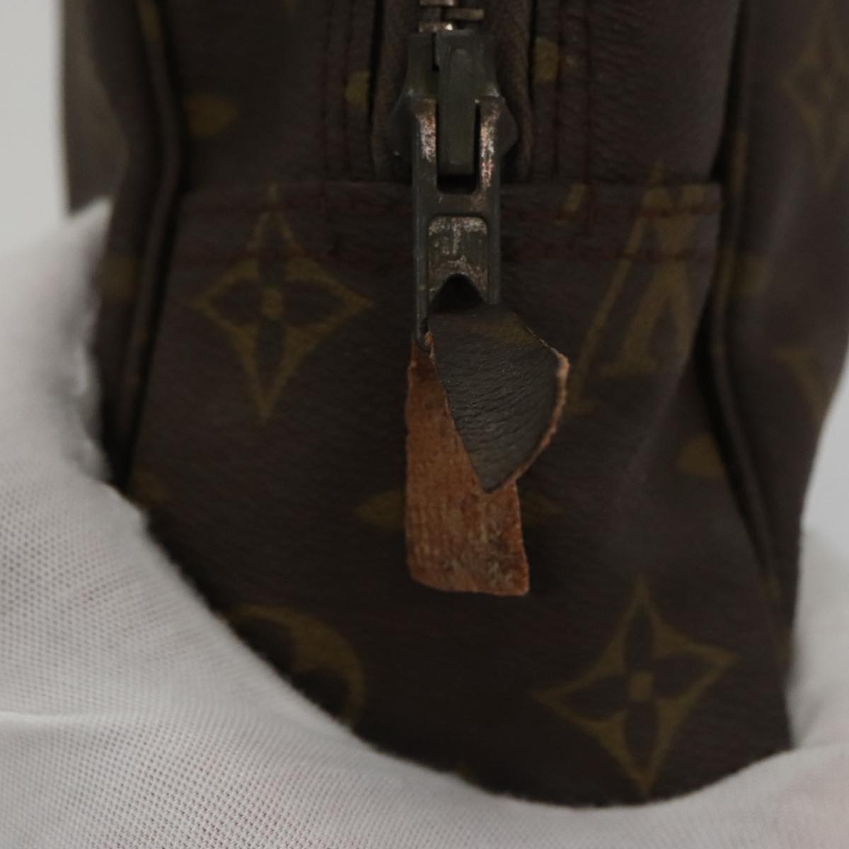 Louis Vuitton Trousse Toilette 28