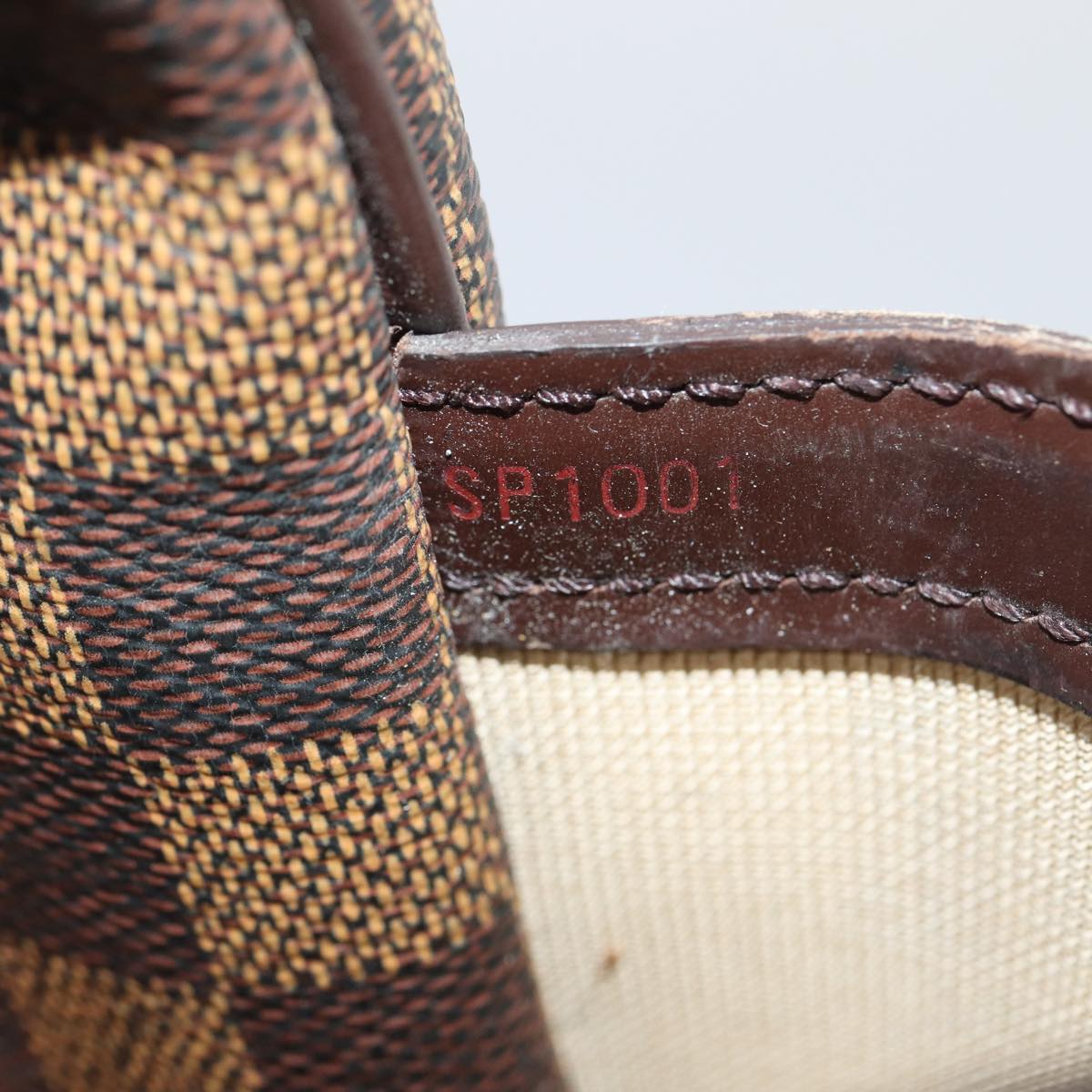Louis Vuitton Reporter