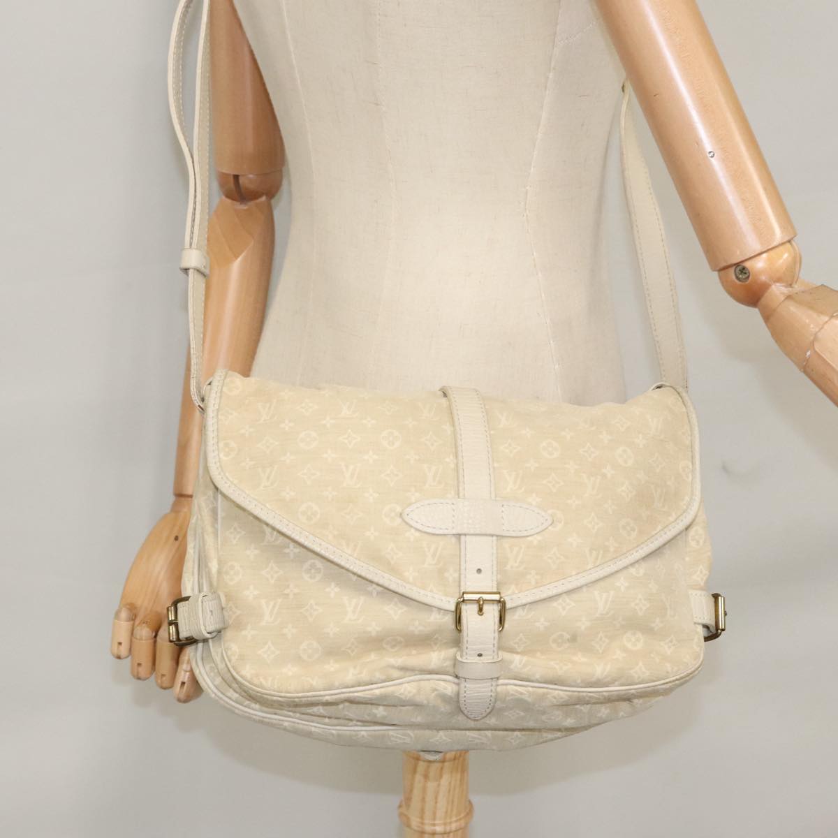 Louis Vuitton Saumur