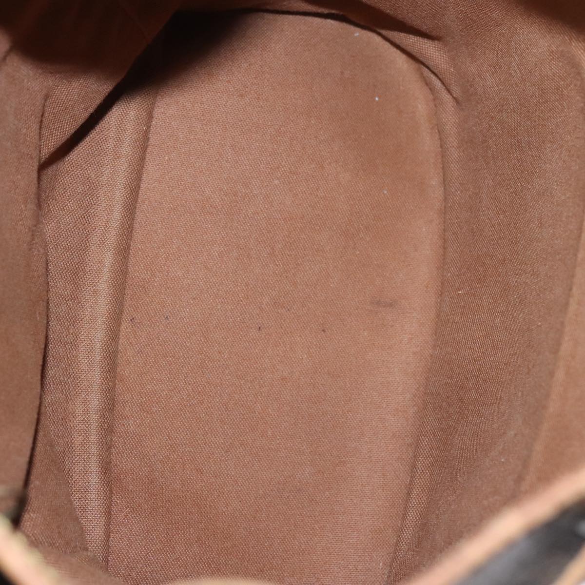 Louis Vuitton Montsouris MM