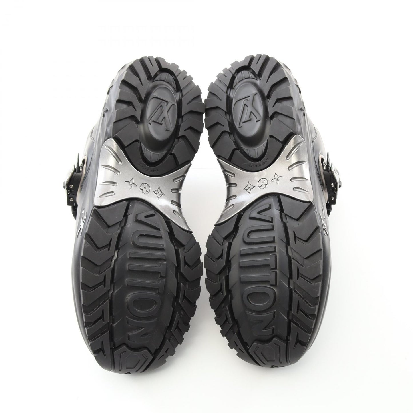Louis Vuitton LV Discovery Leather Sneakers
