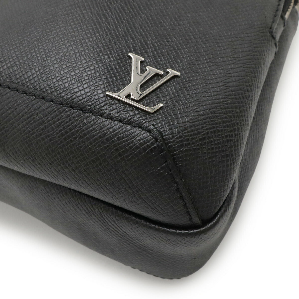 Louis Vuitton Avenue Taiga Sling Bag