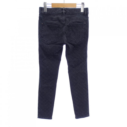 Chanel P56067V42237 Jeans