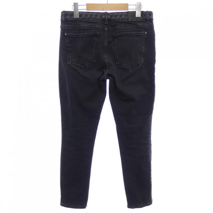 Chanel P60875V46399 Jeans
