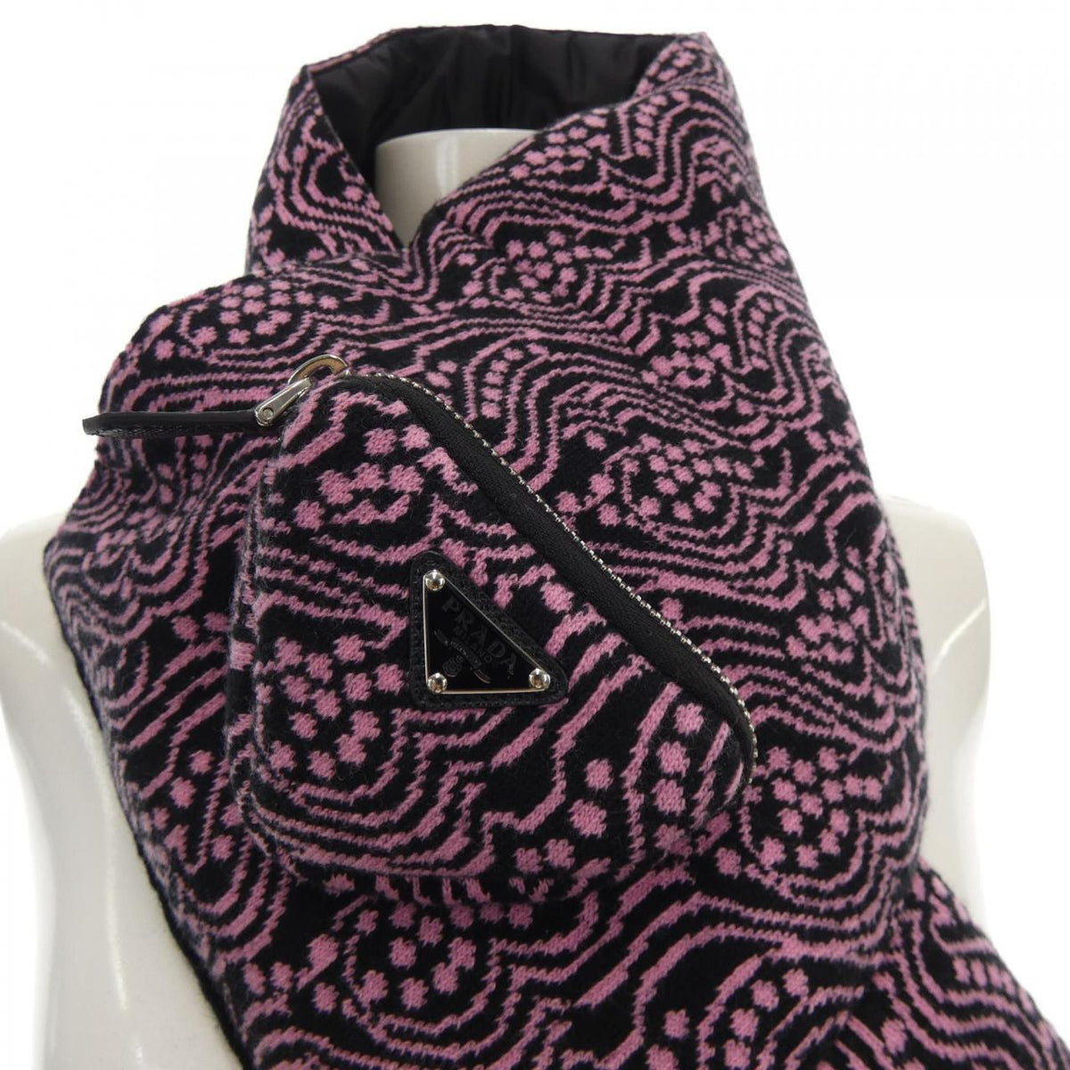 Prada 2F8025 Cashmere Blend Muffler