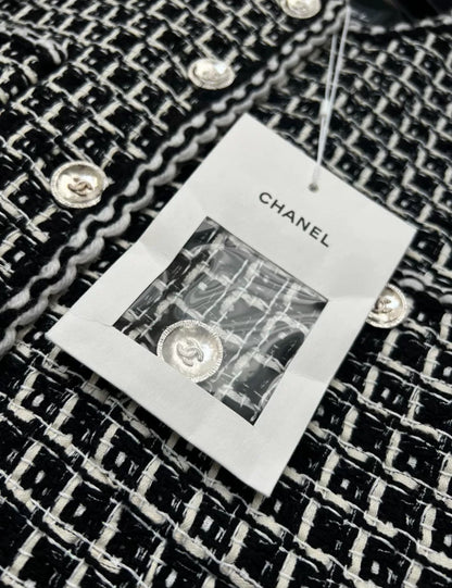 Chanel 25C black and white jacket