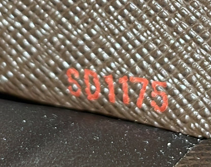 Louis Vuitton Zippy Wallet Damier
