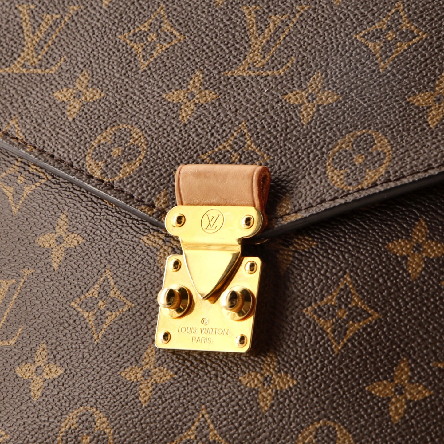 Louis Vuitton Pochette Metis Monogram Canvas