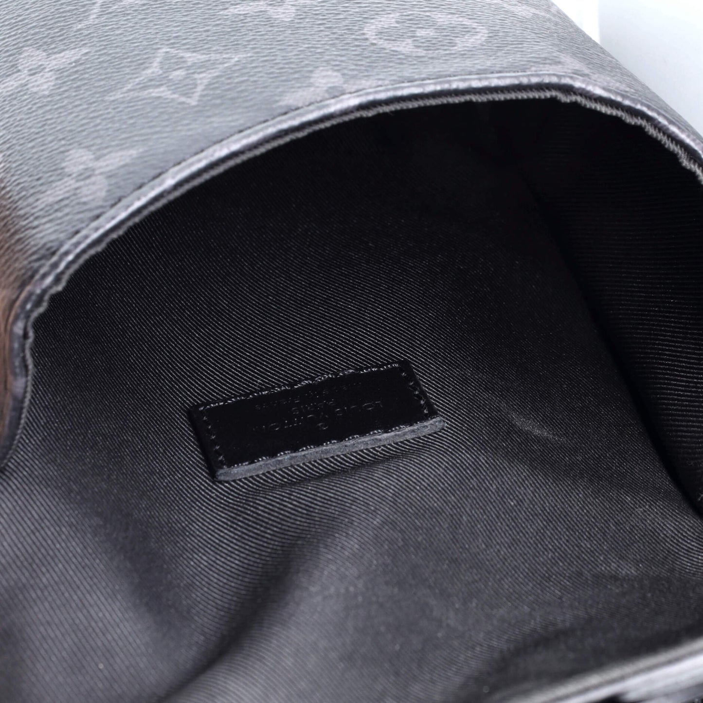 Louis Vuitton Saumur Slingbag Monogram Eclipse Canvas