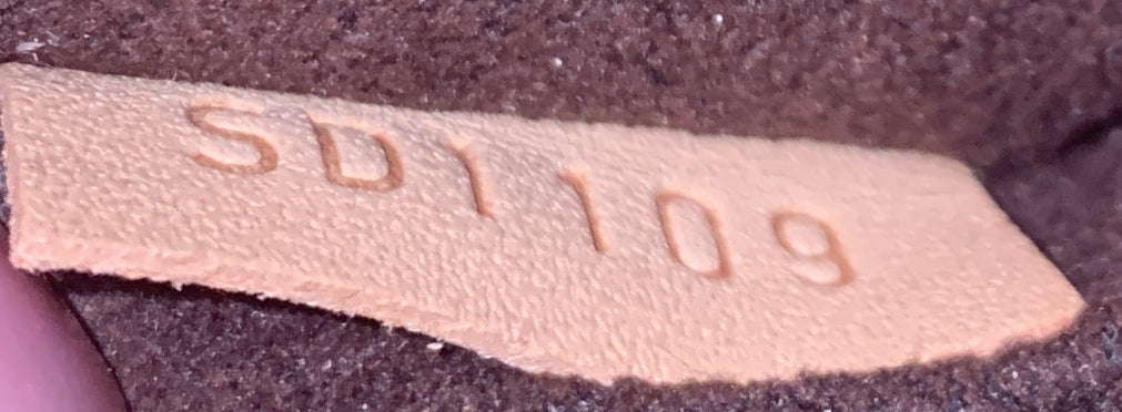Louis Vuitton Pochette Metis Monogram Canvas