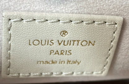 Louis Vuitton New Wave Chain Bag NM Quilted Leather MM